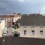Danube Living Collection - Dachsberggasse - 90qm Altstadt-loft Mit Stadtblick