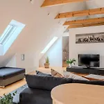 Danube Living Collection - Dachsberggasse - 90qm Altstadt-loft Mit Stadtblick