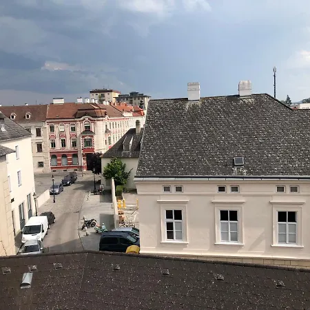 Danube Living Collection - Dachsberggasse - 90qm Altstadt-loft Mit Stadtblick