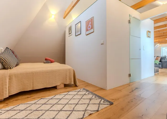 Danube Living Collection - Dachsberggasse - 90qm Altstadt-loft Mit Stadtblick * Kremže