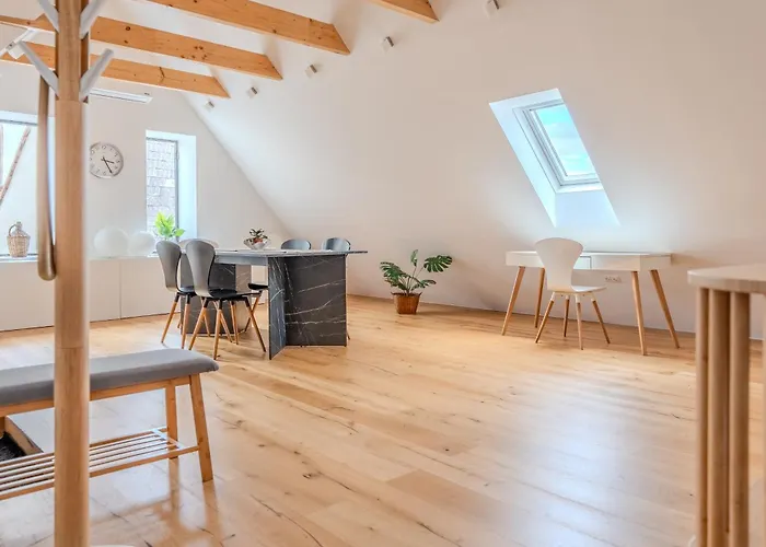 Danube Living Collection - Dachsberggasse - 90qm Altstadt-loft Mit Stadtblick Apartmán Kremže