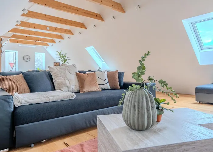 Danube Living Collection - Dachsberggasse - 90qm Altstadt-loft Mit Stadtblick Apartmán *